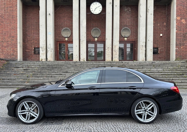 Mercedes-Benz Klasa E cena 120000 przebieg: 166000, rok produkcji 2016 z Wrocław małe 407